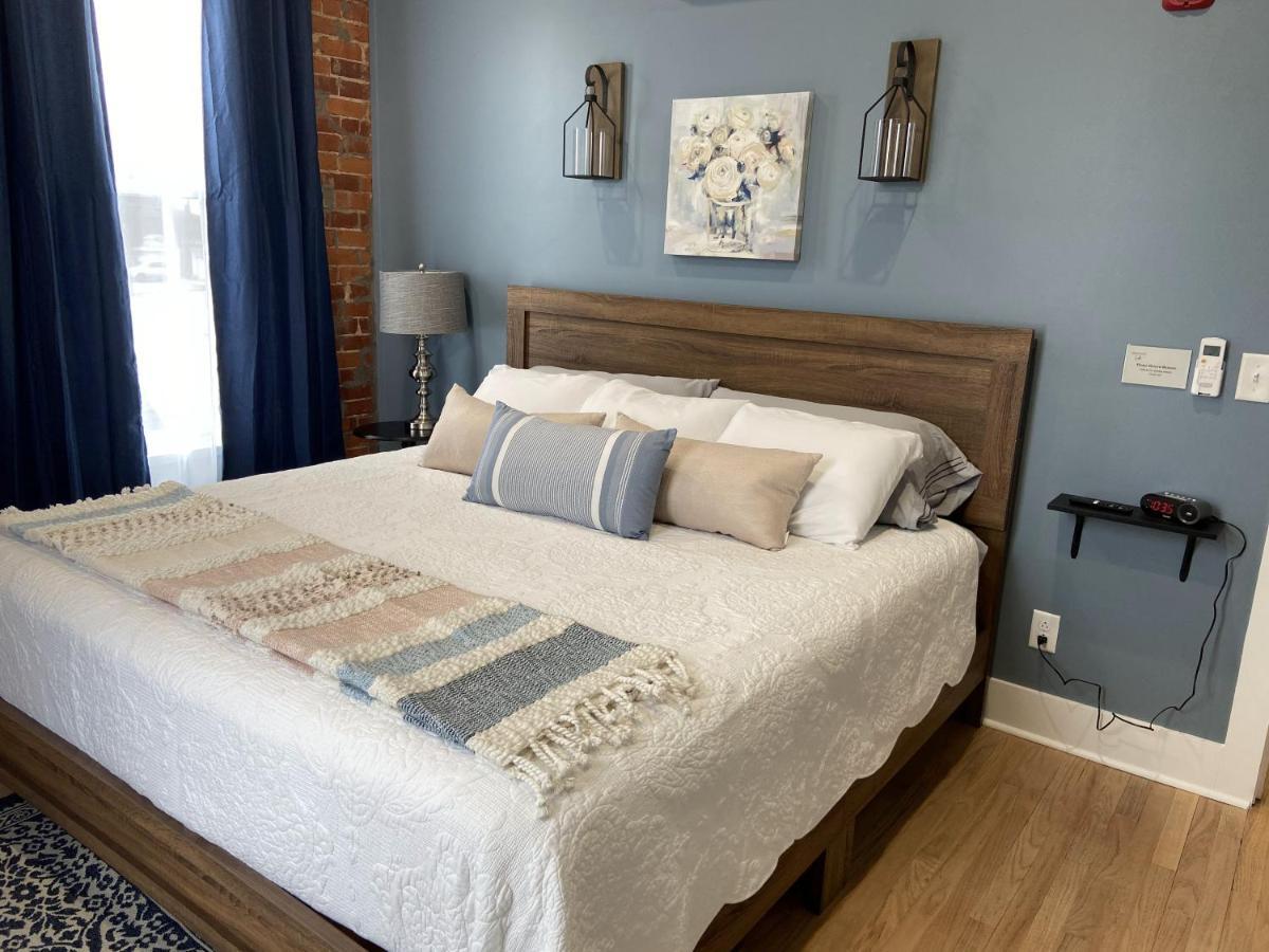 Brickhouse Loft - A Boutique Hotel Martinsville Екстер'єр фото